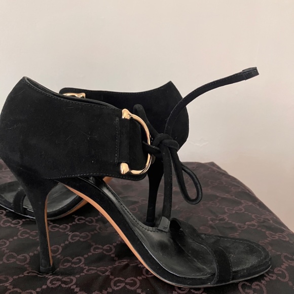 GUCCI SILVER STIRRUP SUEDE HEELS - Picture 6 of 9